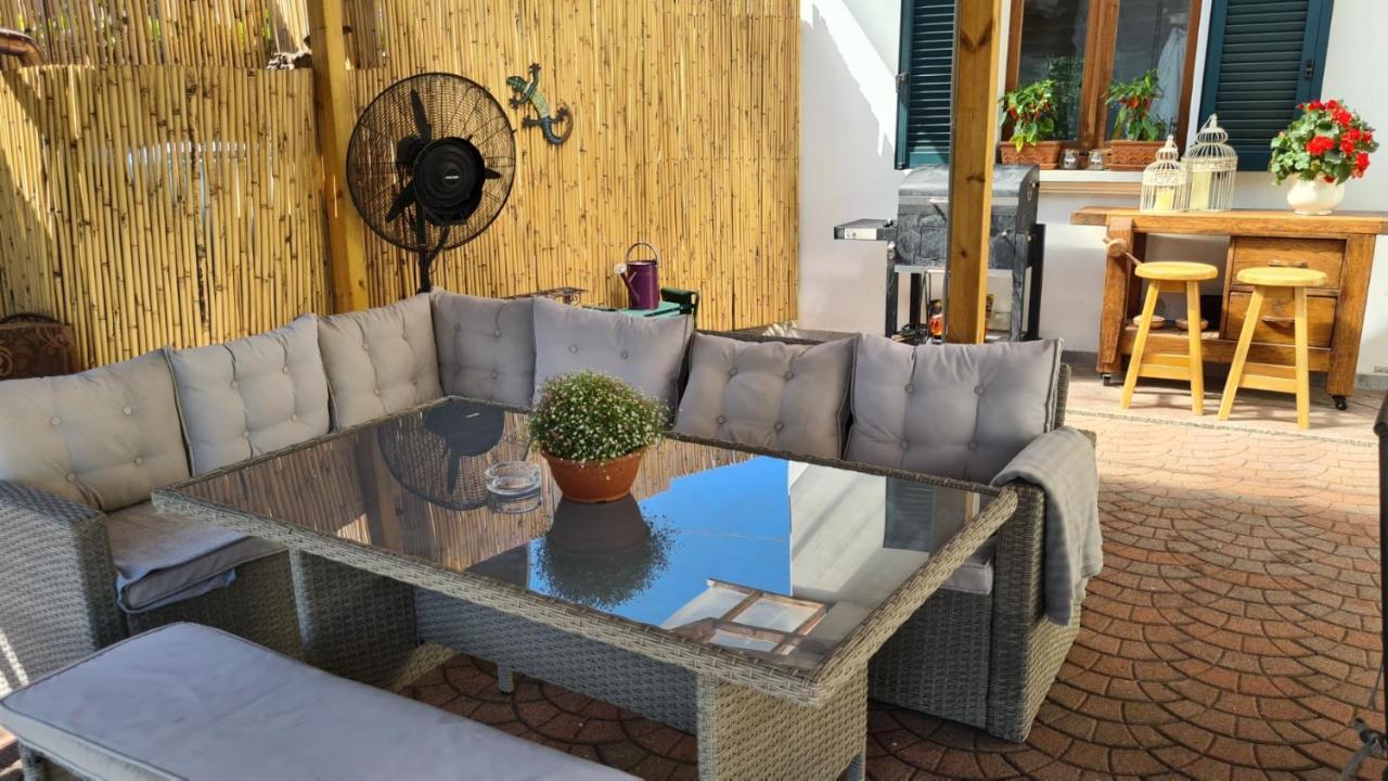Dragonfly Appartamento Blu Angera Exterior foto